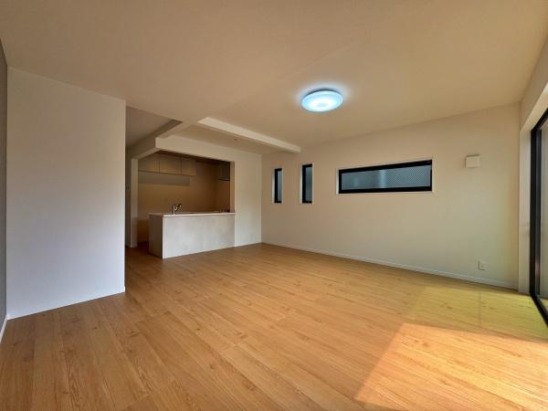 【2号棟】相模原市新築戸建　LDK18帖　パントリー