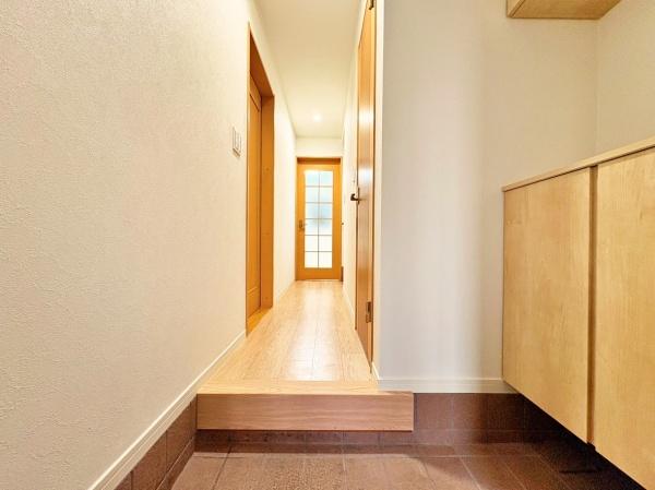 川崎市中古戸建南向きリフォーム済リビング階段