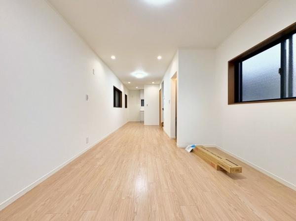 川崎市中古戸建南向きリフォーム済リビング階段