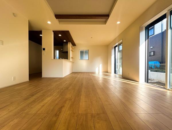 【8号棟】寒川町新築戸建　カースぺ2台　アクセントクロス