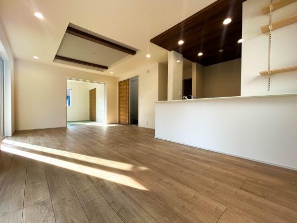 【8号棟】寒川町新築戸建　カースぺ2台　アクセントクロス