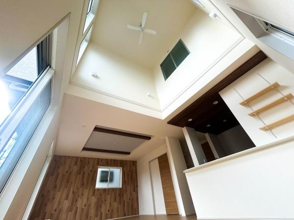 【8号棟】寒川町新築戸建　カースぺ2台　アクセントクロス