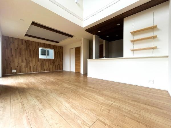 【8号棟】寒川町新築戸建　カースぺ2台　アクセントクロス