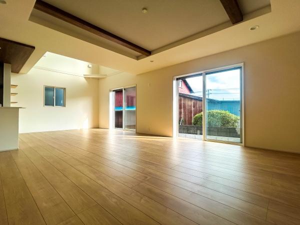 【8号棟】寒川町新築戸建　カースぺ2台　アクセントクロス