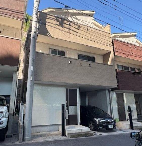 中区中古戸建ビルトイン車庫LDK19帖リビング階段