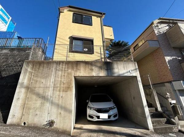 旭区中古戸建各居室収納付き屋根裏収納