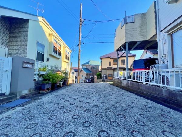 横浜市港北区新吉田東1丁目の中古一戸建て(前面道路含む現地写真)