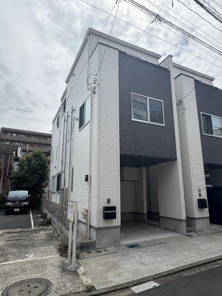 西区中古戸建ビルトイン車庫築浅リビング階段