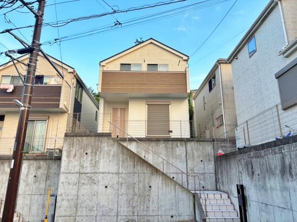 麻生区中古戸建　2台駐車可　納戸　WIC　リビング階段