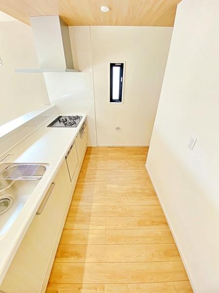 【2号棟】緑区新築戸建　LDK22帖　床暖房　吹抜