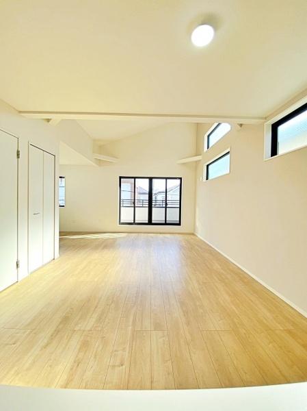 【2号棟】緑区新築戸建　LDK22帖　床暖房　吹抜