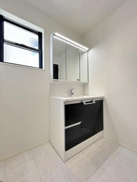 【1号棟】旭区新築戸建　納戸　南面バルコニー