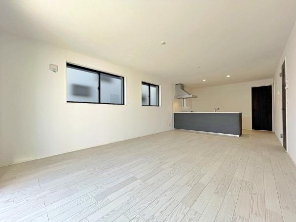 【1号棟】旭区新築戸建　納戸　南面バルコニー