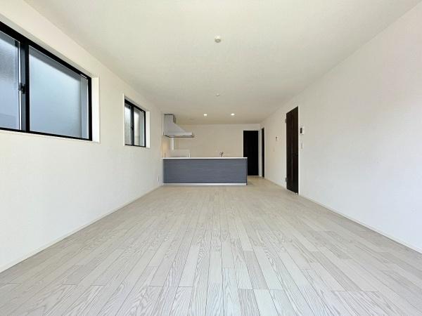 【1号棟】旭区新築戸建　納戸　南面バルコニー