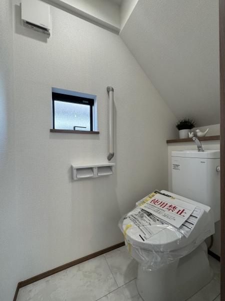 【A号棟】瀬谷区新築戸建3台駐車可パントリー(トイレ)