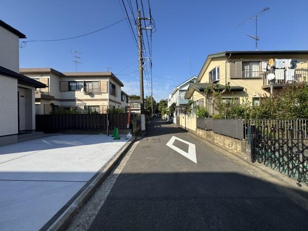 【A号棟】瀬谷区新築戸建3台駐車可パントリー(前面道路含む現地写真)