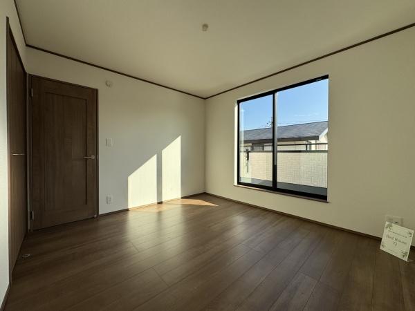 【A号棟】瀬谷区新築戸建3台駐車可パントリー(寝室)