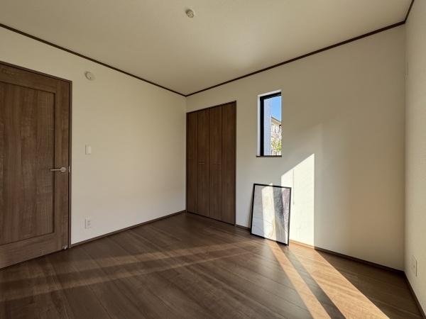 【A号棟】瀬谷区新築戸建3台駐車可パントリー(寝室)