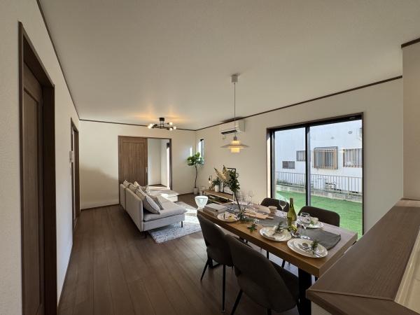 【A号棟】瀬谷区新築戸建3台駐車可パントリー(リビング)