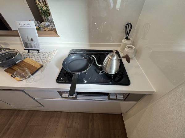 【A号棟】瀬谷区新築戸建3台駐車可パントリー(キッチン)