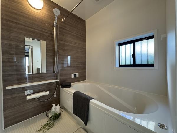 【A号棟】瀬谷区新築戸建3台駐車可パントリー(バス)