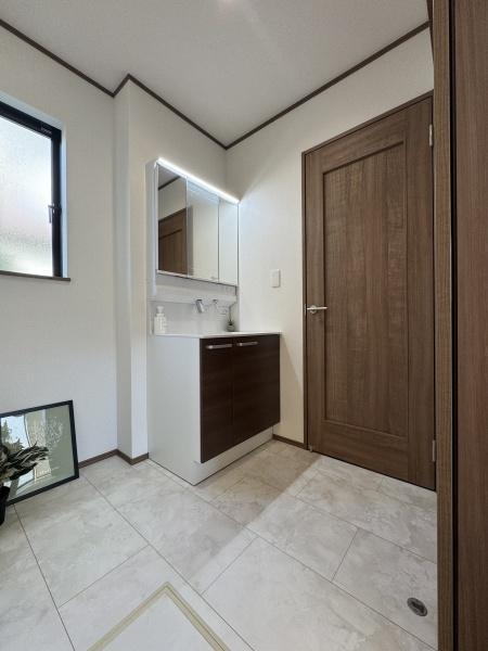 【A号棟】瀬谷区新築戸建3台駐車可パントリー(洗面台・洗面所)