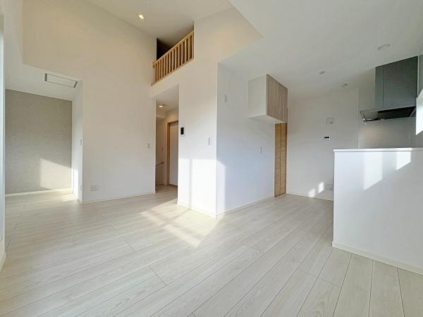 【2号棟】藤沢市新築戸建ロフト湘南エリア(リビング)