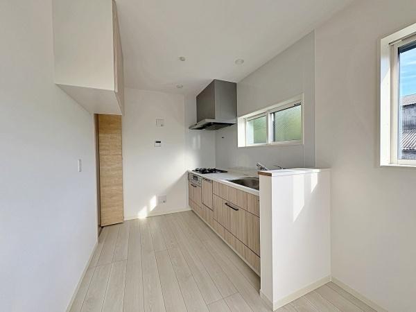 【2号棟】藤沢市新築戸建ロフト湘南エリア(キッチン)