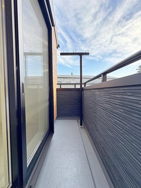 【2号棟】藤沢市新築戸建ロフト湘南エリア(バルコニー)
