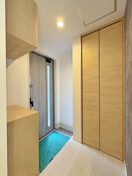 【2号棟】藤沢市新築戸建ロフト湘南エリア(玄関)