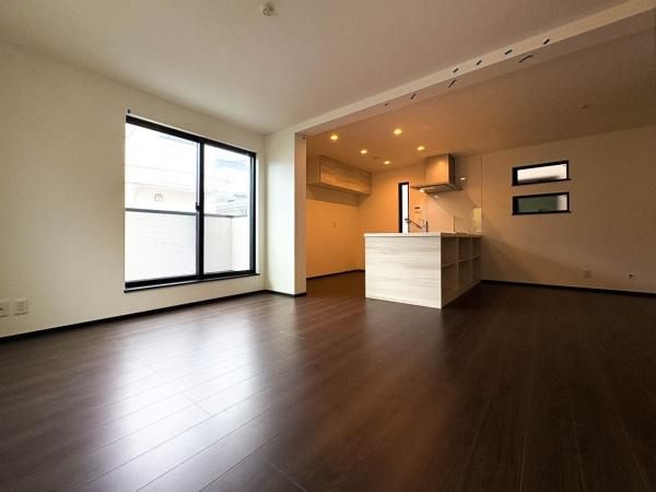 【3号棟】相模原市南区新築 駅まで平坦歩12分 トイレ2ヶ所(リビング)