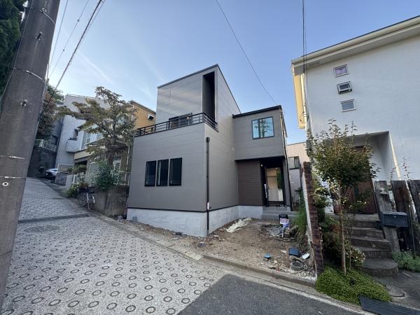 【1号棟】泉区新築戸建SICWICパントリー(前面道路含む現地写真)