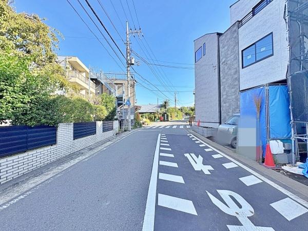 【5号棟】緑区新築戸建 LDK18帖 ビルトイン車庫(前面道路含む現地写真)