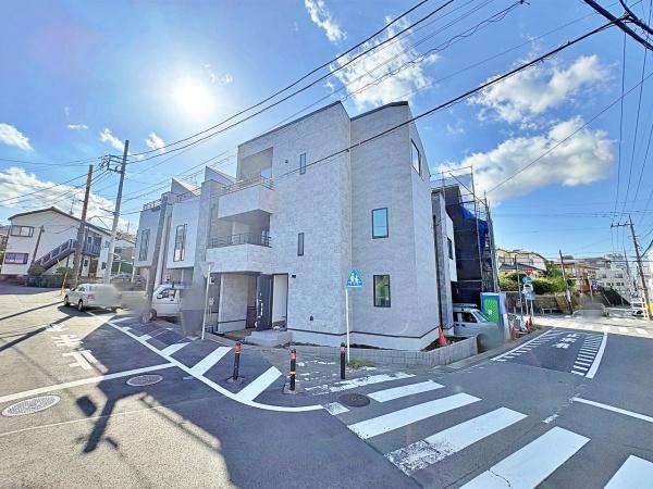 【7号棟】緑区新築戸建 パントリー ビルトイン車庫(前面道路含む現地写真)