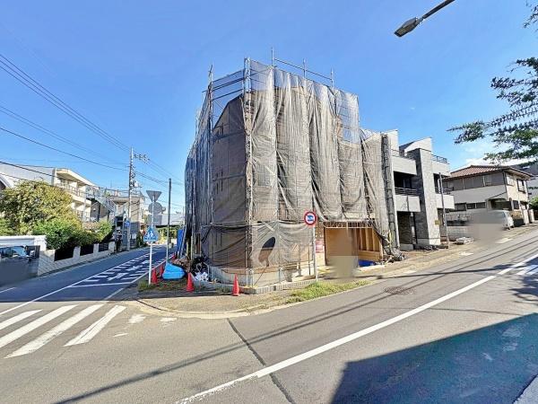 【7号棟】緑区新築戸建 パントリー ビルトイン車庫(前面道路含む現地写真)