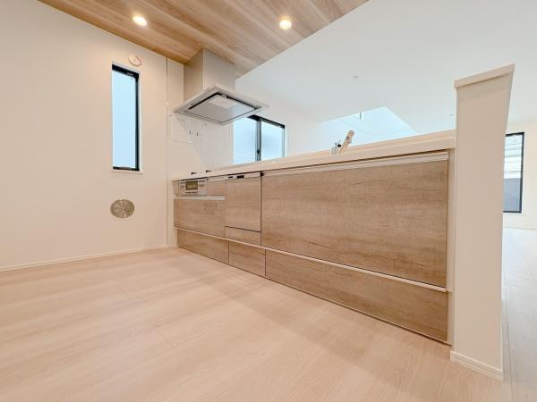 【2号棟】磯子区新築戸建 パントリー吹抜け(キッチン)