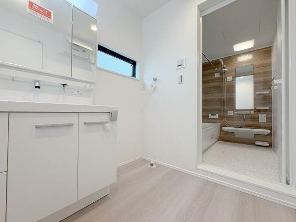 【2号棟】磯子区新築戸建 パントリー吹抜け(洗面台・洗面所)