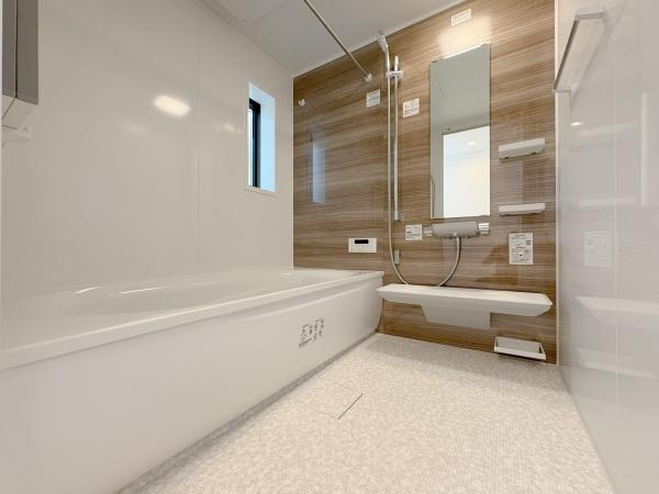 【2号棟】磯子区新築戸建 パントリー吹抜け(バス)