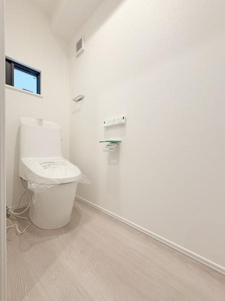 【2号棟】磯子区新築戸建 パントリー吹抜け(トイレ)