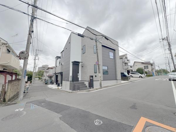 【2号棟】磯子区新築戸建 パントリー吹抜け(前面道路含む現地写真)