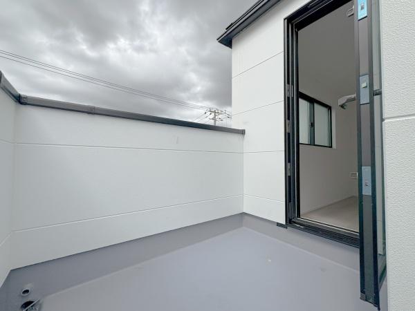 【2号棟】磯子区新築戸建 パントリー吹抜け(バルコニー)