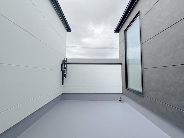 【2号棟】磯子区新築戸建 パントリー吹抜け(バルコニー)