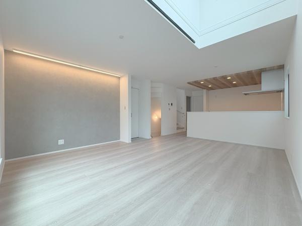 【2号棟】磯子区新築戸建　パントリー吹抜け