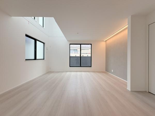 【2号棟】磯子区新築戸建 パントリー吹抜け(リビング)