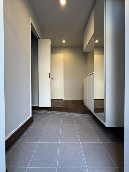 【1号棟】旭区新築戸建 LDK18帖 吹抜け 角地 SIC(玄関)