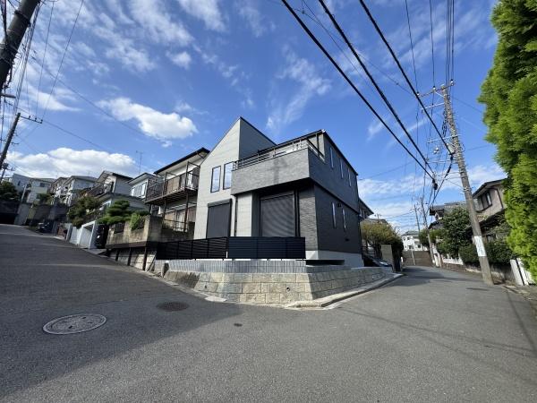 【1号棟】旭区新築戸建 LDK18帖 吹抜け 角地 SIC(前面道路含む現地写真)