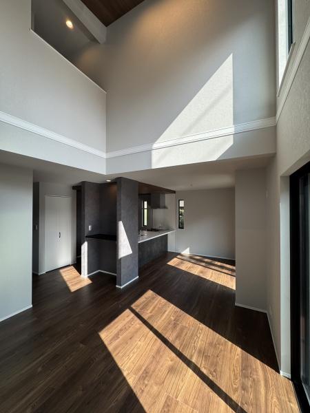 【1号棟】旭区新築戸建 LDK18帖 吹抜け 角地 SIC(リビング)