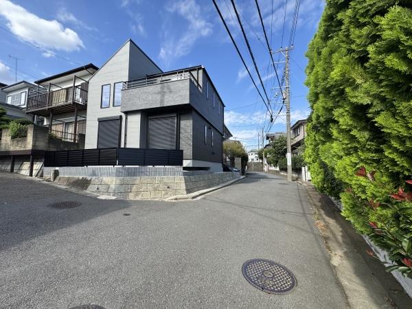 【1号棟】旭区新築戸建 LDK18帖 吹抜け 角地 SIC(前面道路含む現地写真)