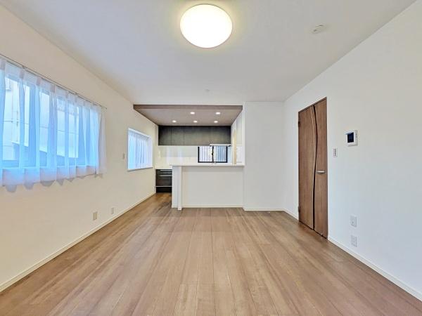 鎌倉市稲村ガ崎2丁目の中古一戸建て(リビング)