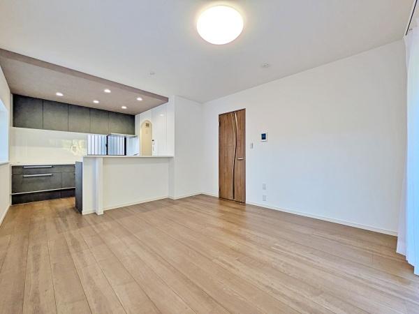 鎌倉市中古戸建　駅平坦歩5分　ビルトイン車庫